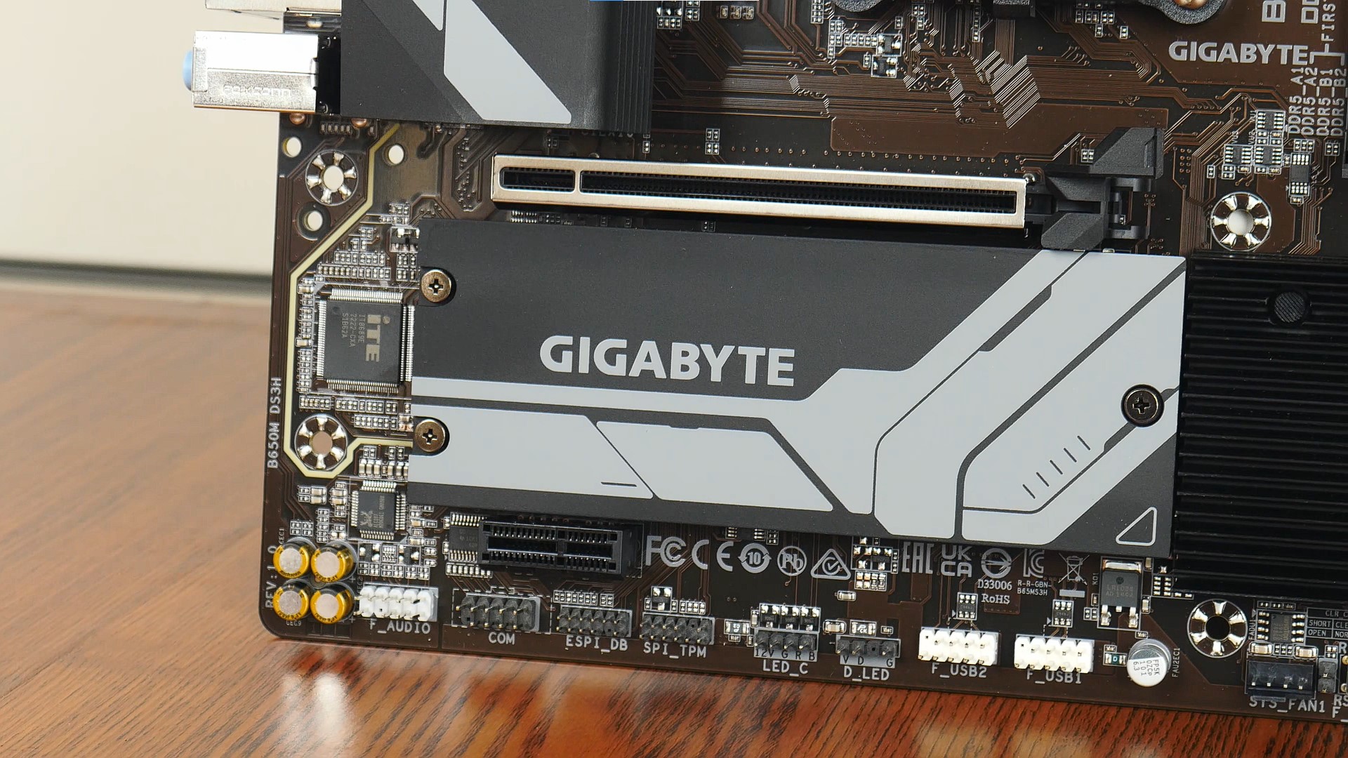 Review Gigabyte B650M DS3H AM5 Motherboard